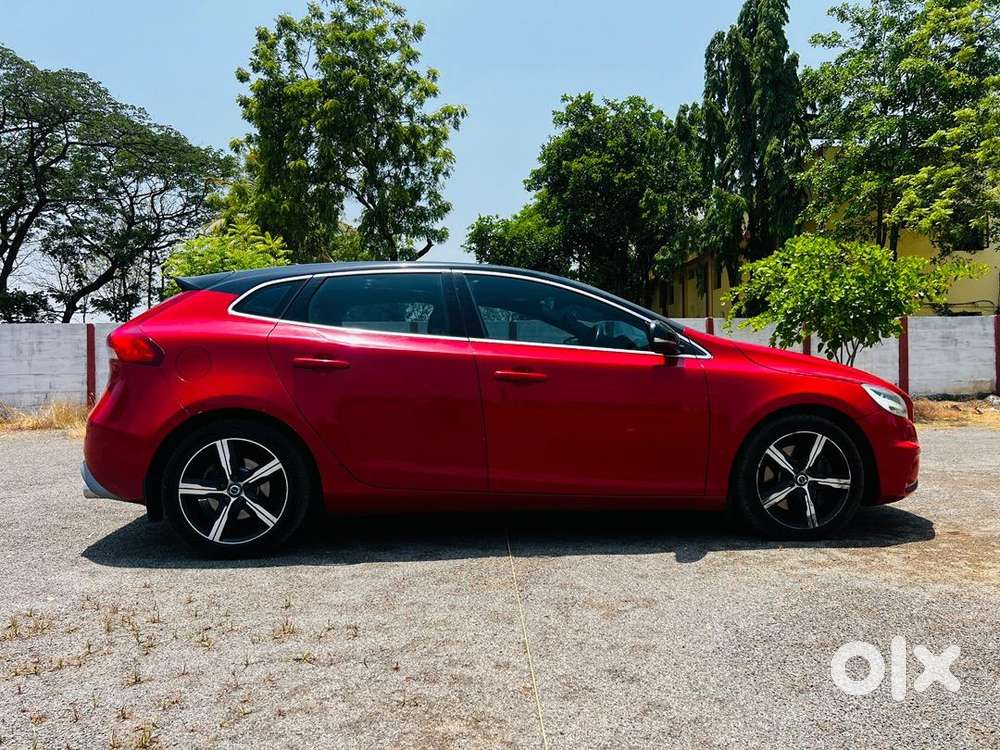Volvo V40 2016 Diesel 105000 Km Driven