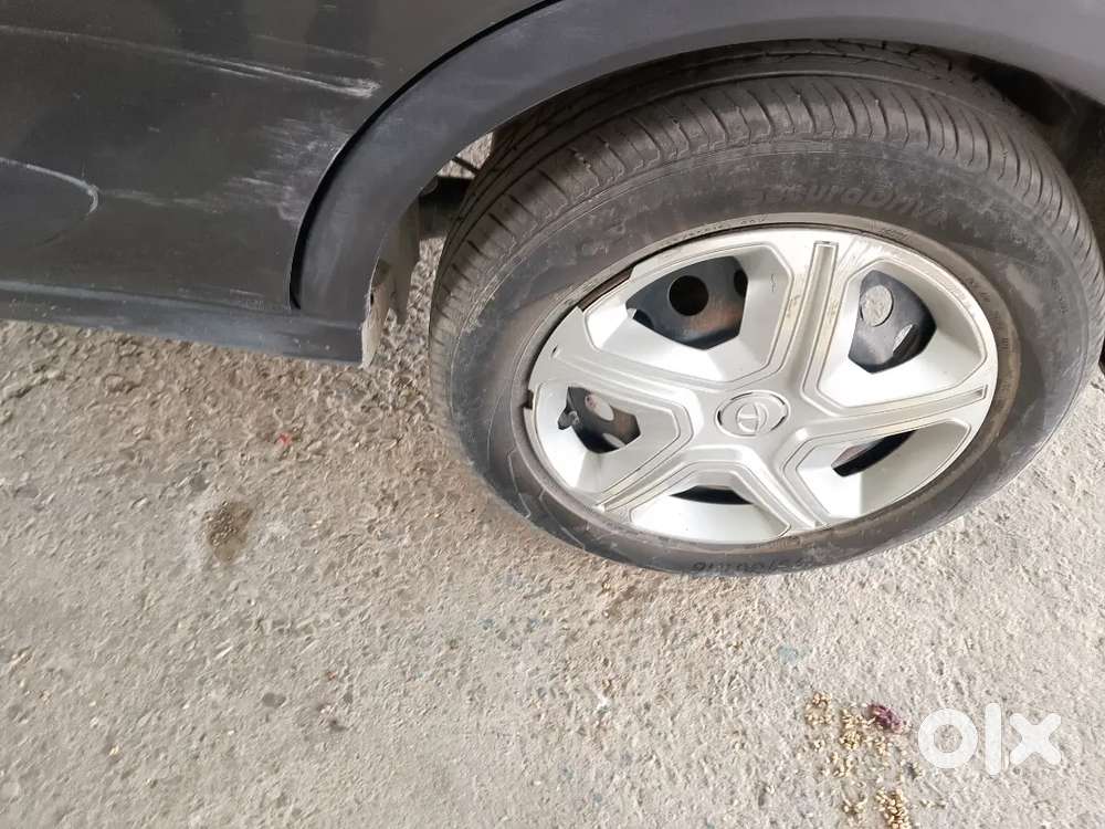 4 Tyre New Bilkul Sahi Hai Ok Sarvic Abhi Karvayi H And 2 Chimte New H