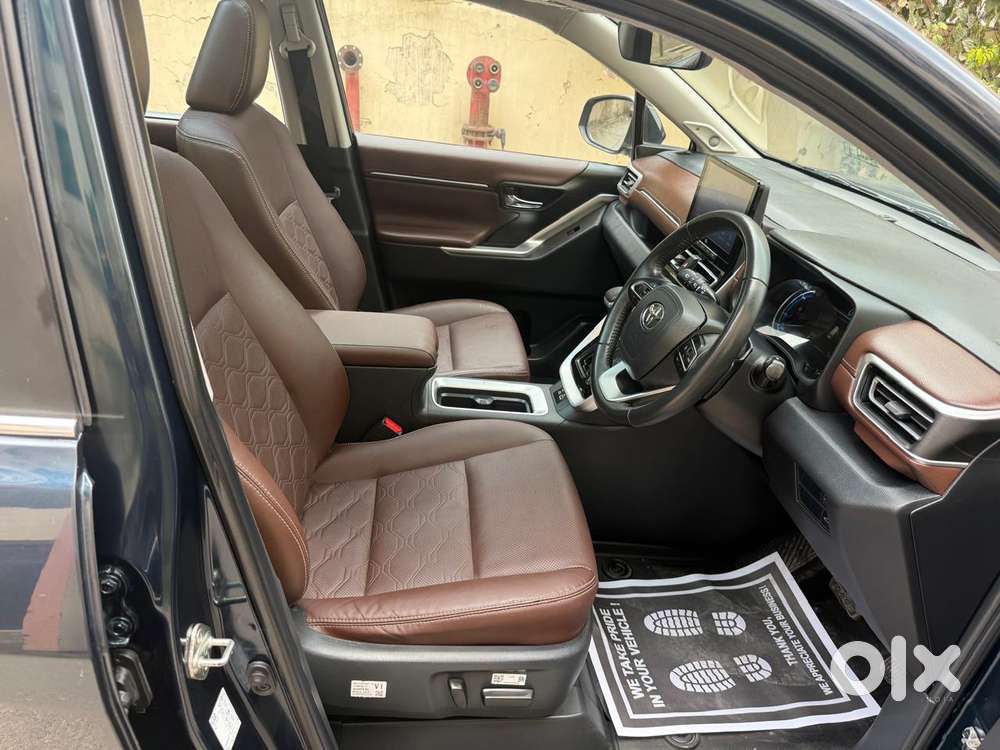 Toyota Innova Hycross 2.0 Zx Hybrid 7 Str, 2025, Petrol