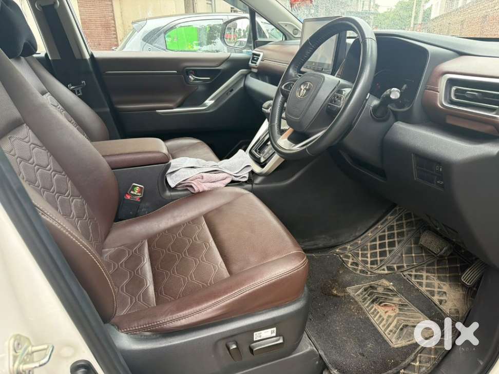 Toyota Innova Hycross 2.0 Zx Hybrid 7 Str, 2024, Petrol