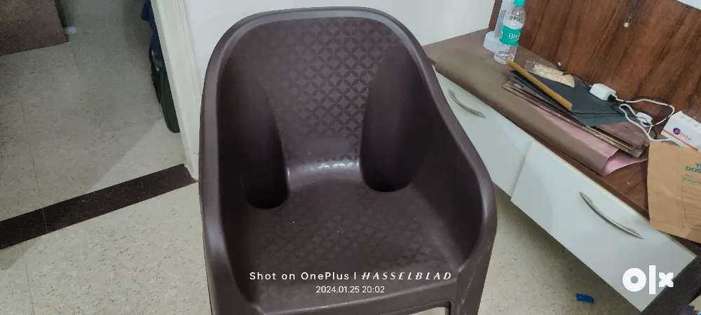 Marvel gold best sale plastic chairs price