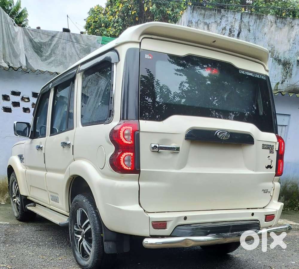 Mahindra Scorpio 2022 Petrol Well Maintained