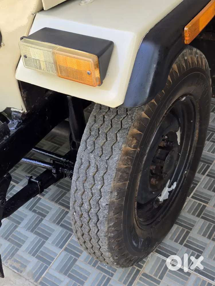 1993 Mahindra Jeep