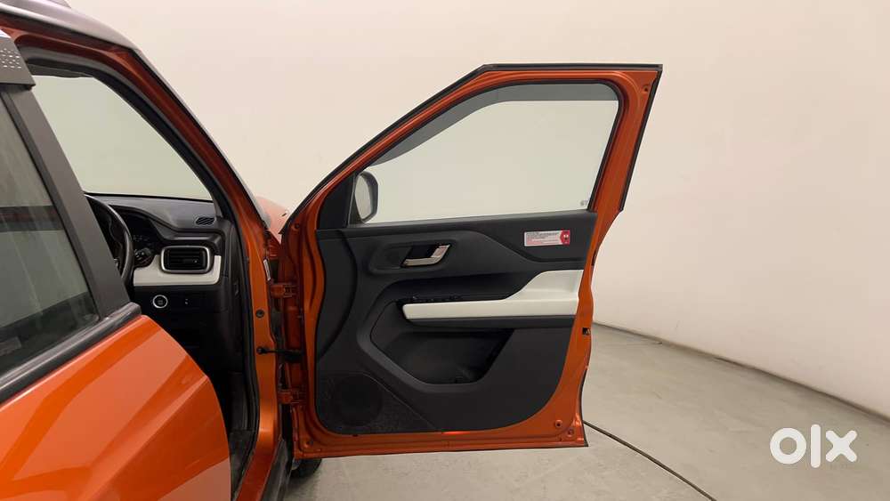 Tata Punch 1.2 Revotron Creative Amt Dual Tone, 2022, Petrol