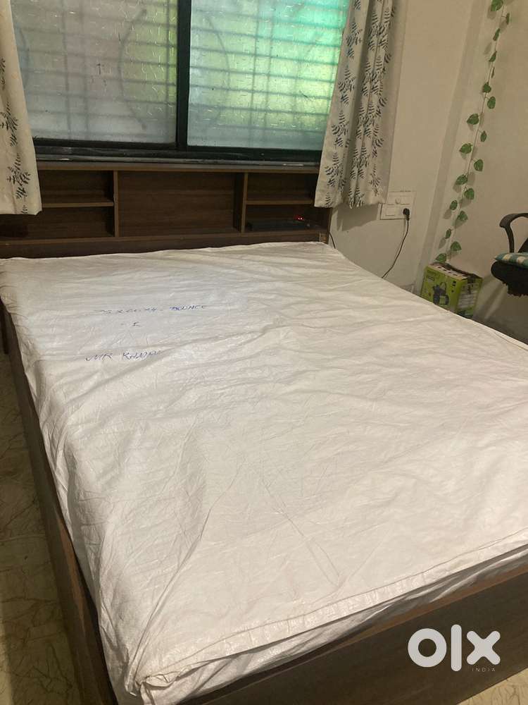 Engineered Wood Bed Queen Size with Mattress