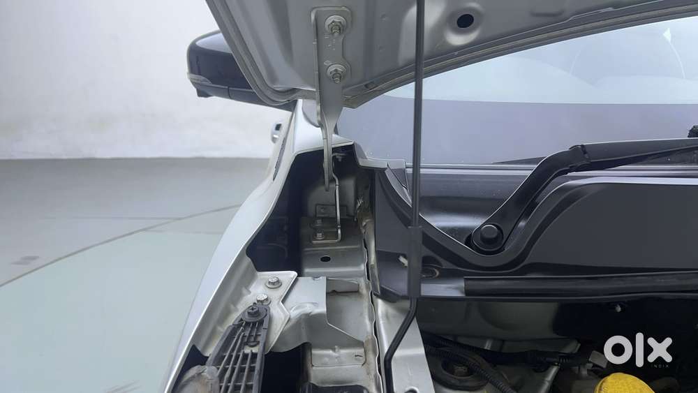 Nissan Magnite 1.0 Xv Premium, 2022, Petrol