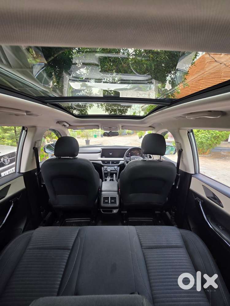 Mahindra Xuv700 2.2 Ax 5 Diesel At Str, 2022, Diesel