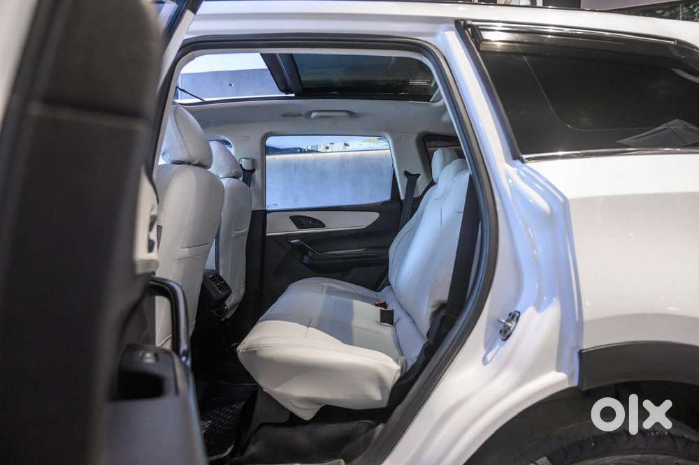 Mahindra Xuv700 2.2 Ax 5 Diesel At Str, 2023, Diesel