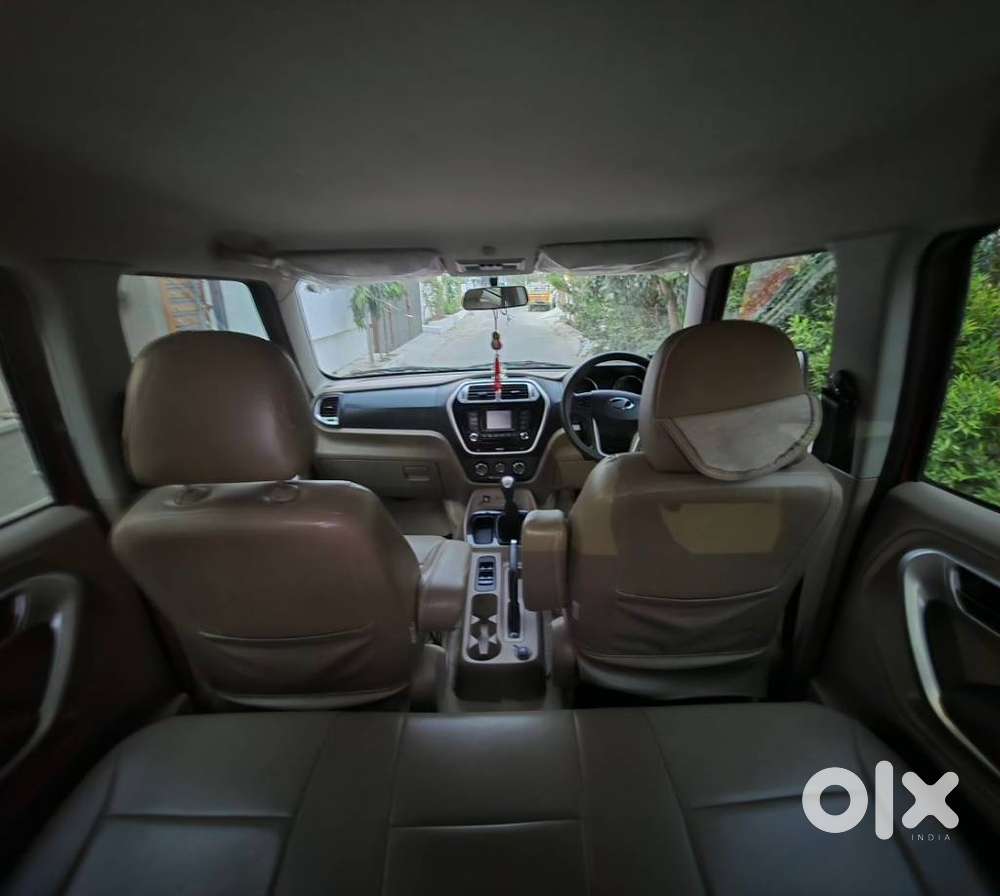 Mahindra Tuv 300 Mhawk100 T8 Dual Tone, 2017, Diesel