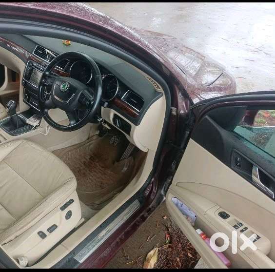 Luxury Sedan: 2011 Skoda Superb 1.8 Tsi Petrol Manual Vip Number 1800