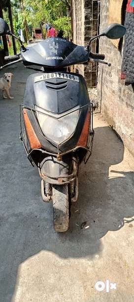 Dio scooty second deals hand olx