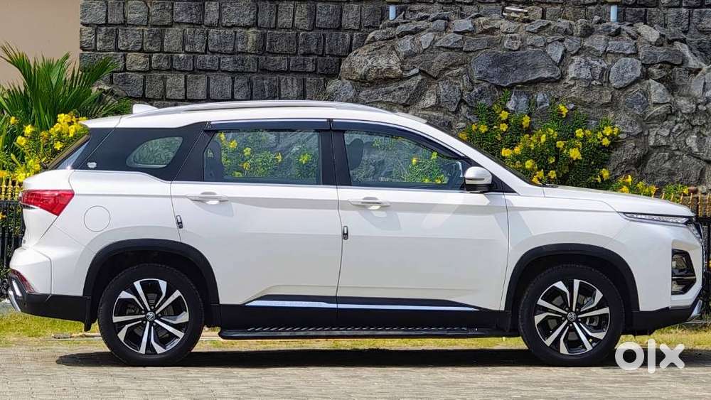 Mg Hector Plus Sharp Pro 2.0 Turbo Diesel 7 Str Dual Tone, 2023, Ele..