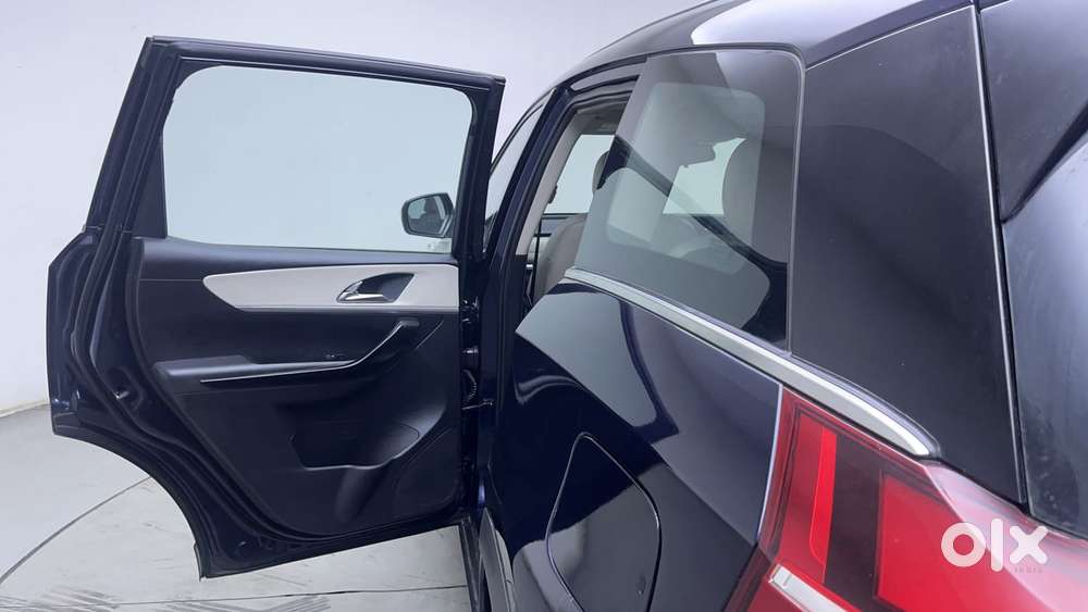 Mahindra Xuv700 2.2 Ax 7 Diesel At Luxury Pack Str, 2022, Diesel