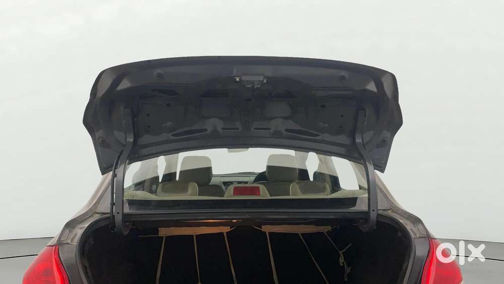Maruti Suzuki Swift Dzire 1.2 Vxi Bsiv, 2016, Petrol