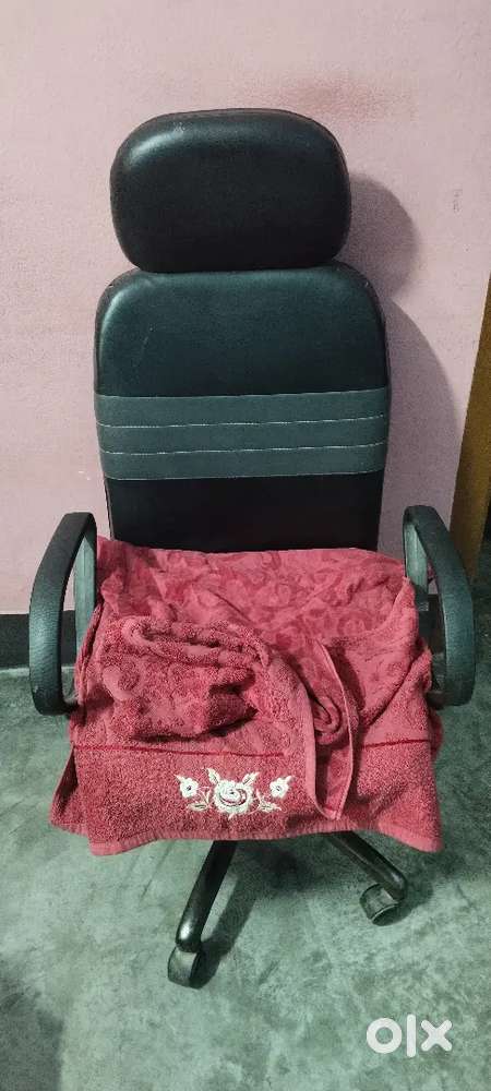 Four wheeler moving chair