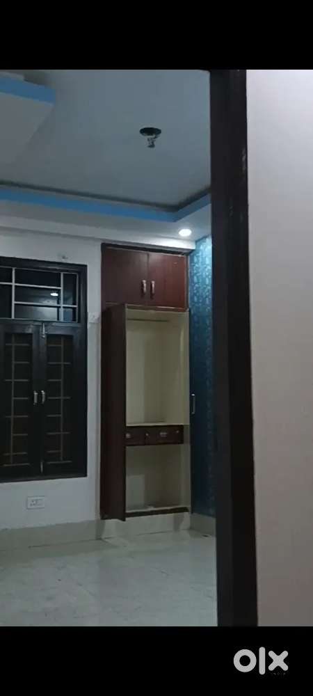 2BHK NR GAUR CITY 25 LAKH READY