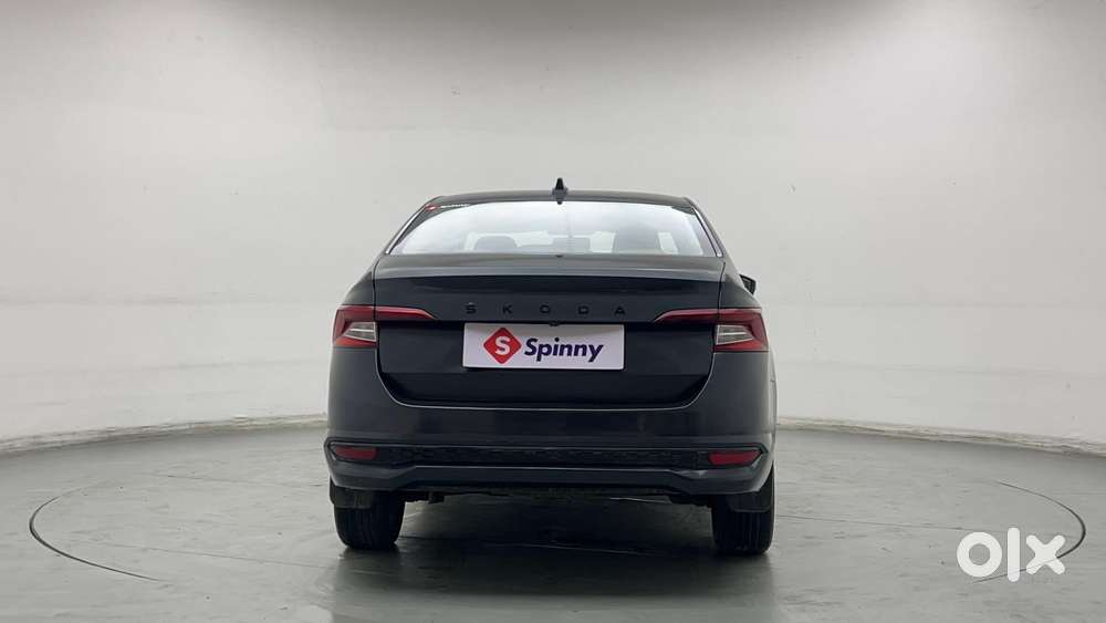 Skoda Slavia Ambition 1.0l Tsi At, 2022, Petrol