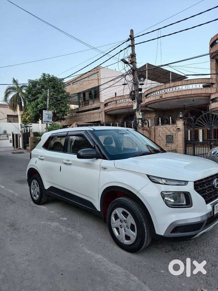 Hyundai Venue E, 2021, Petrol