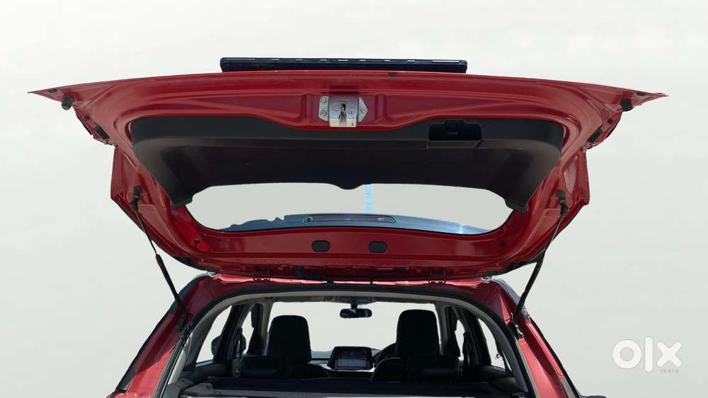 Maruti Suzuki Brezza 1.5 Zxi At Smart Hybrid Dual Tone, 2024, Petrol