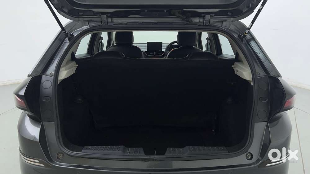 Tata Altroz 1.2 Xe, 2022, Petrol