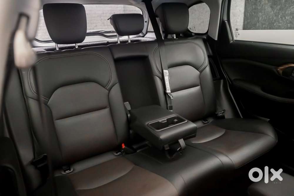 Maruti Suzuki Grand Vitara 1.5 Alpha Plus Intelligent Hybrid Ecvt, 2..