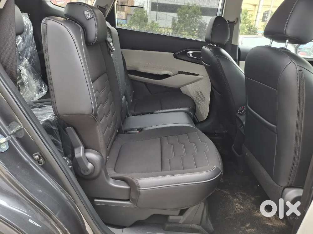 Kia Carens Clavis 2025 Petrol 5500 Km Driven