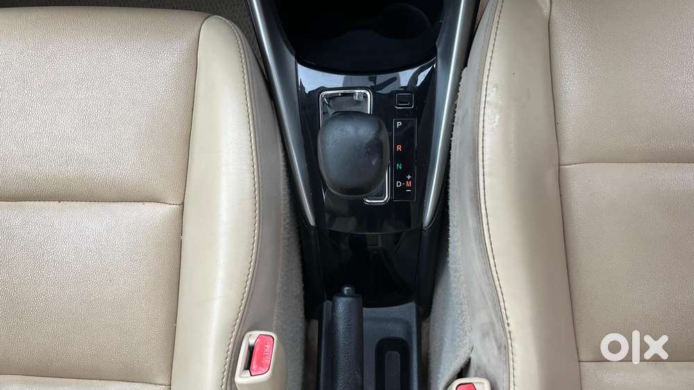 Toyota Yaris V Cvt, 2021, Petrol