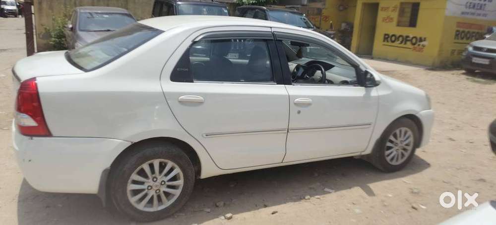 Toyota Etios V Sp, 2015, Petrol