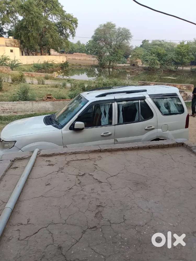 Tata Safari Storme 2013