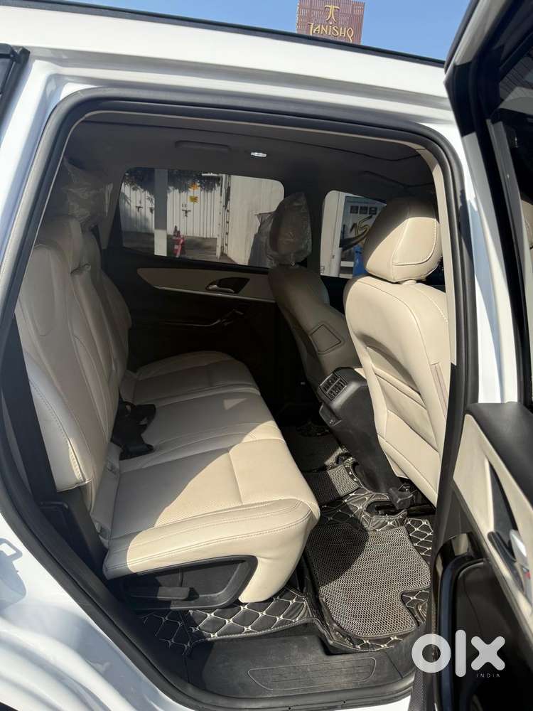 Mahindra Xuv700 2.2 Ax 7 Diesel Mt Str, 2025, Diesel