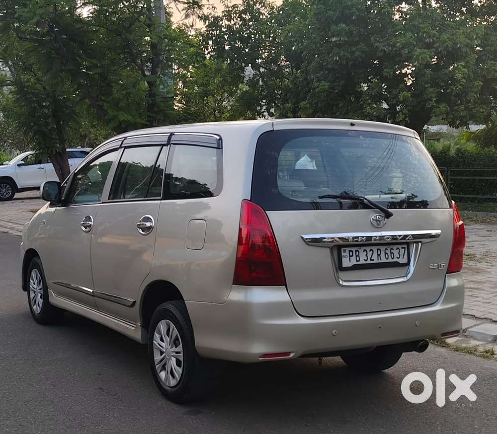 Toyota Innova 2.5 Gx 7 Seater Bs Iv, 2014, Diesel