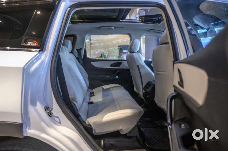 Mahindra Xuv700 2.2 Ax 5 Diesel At Str, 2023, Diesel