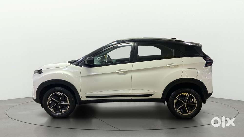 Tata Nexon Fearless Plus S Purple 1.5 Revotorq Diesel 6amt Dual Tone..