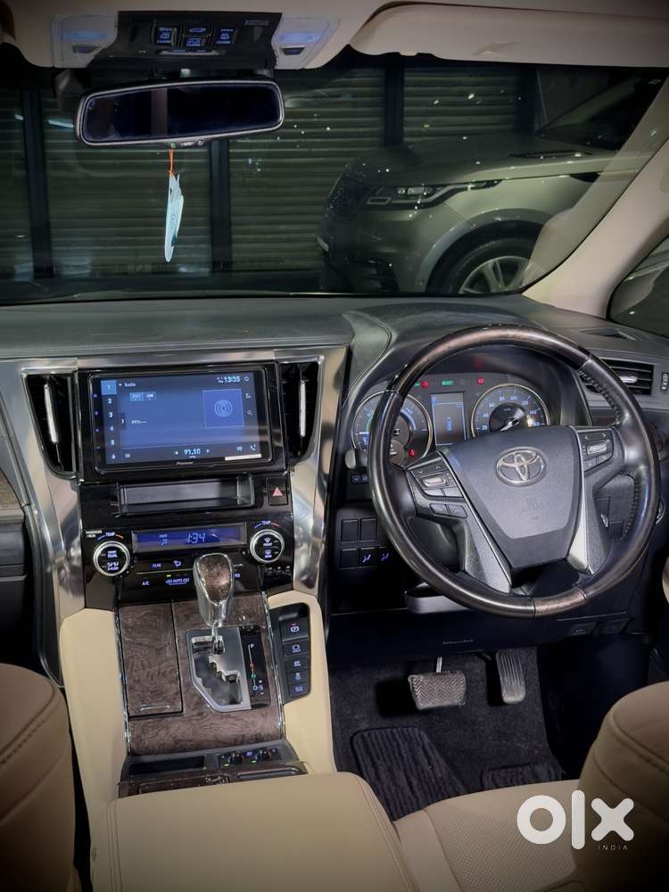 Toyota Vellfire Vip – Executive Lounge, 2022, Petrol