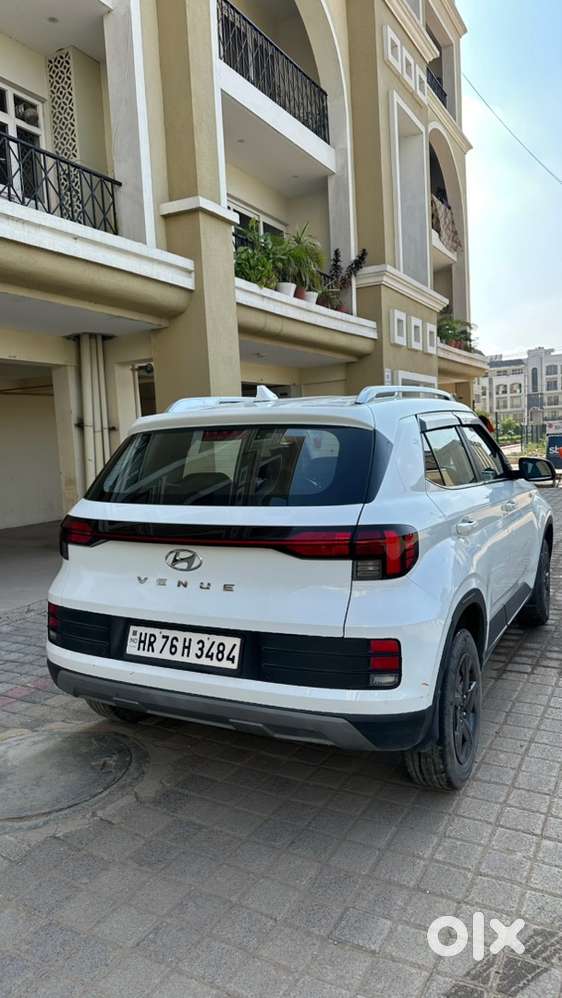 Hyundai Venue Petrol Manual 2023