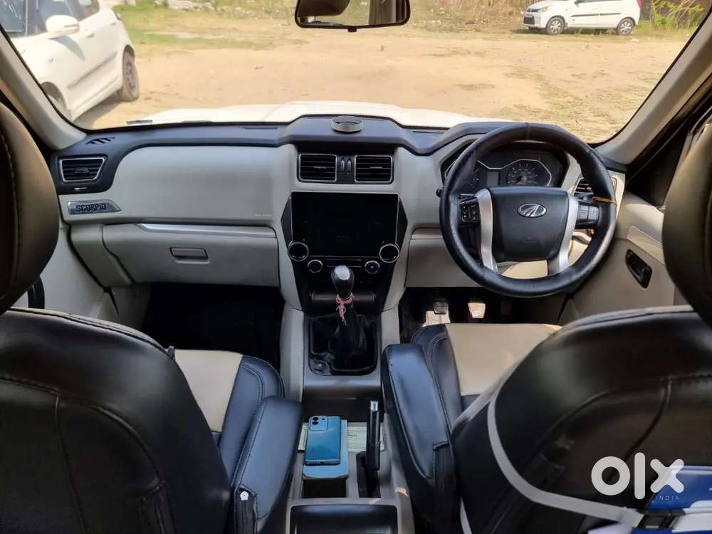 Mahindra Scorpio S10 2015