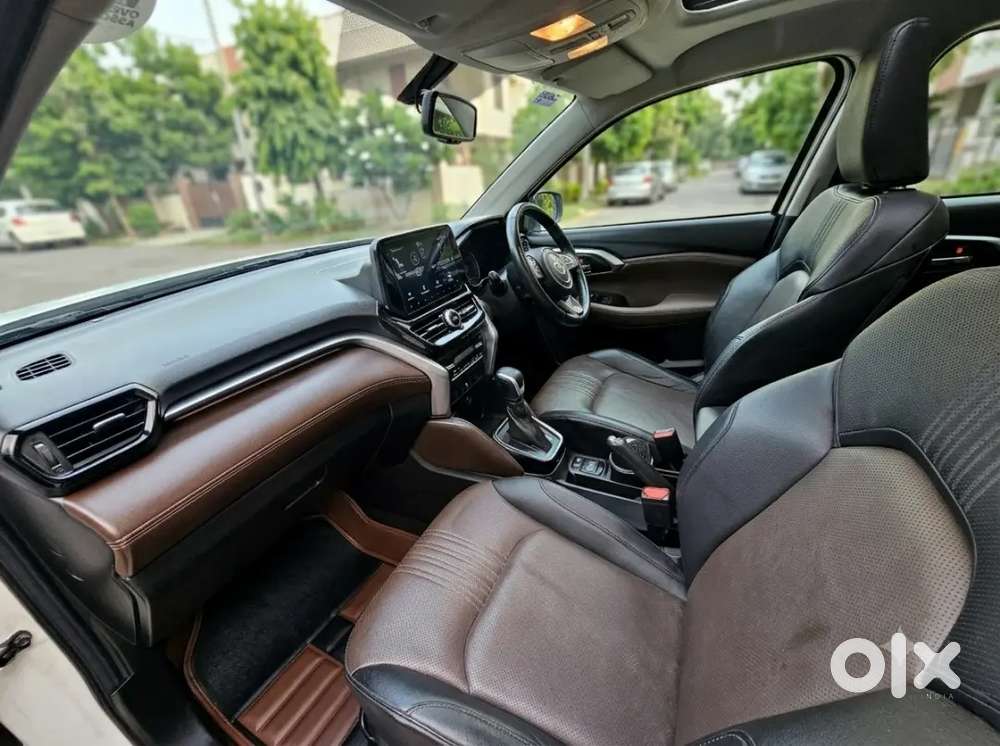 Toyota Urban Cruiser Hybrid Edition | Top End Dual Tone | Vip Number