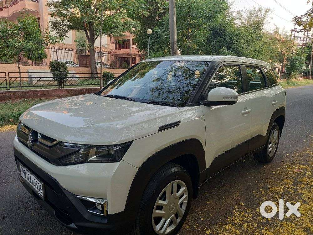 Maruti Suzuki Brezza 1.5 Vxi At Smart Hybrid, 2023, Petrol