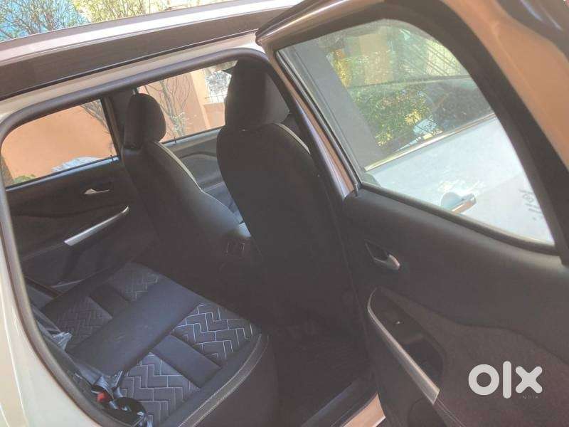Nissan Magnite 1.0 Xv Premium, 2023, Petrol