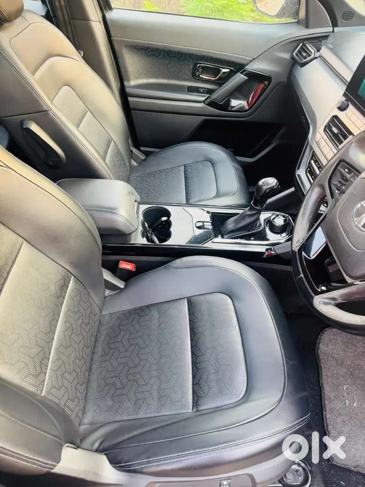 Tata Safari Xza Black Edition