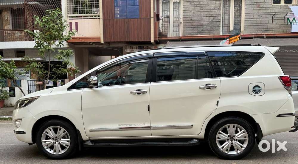 Toyota Innova Crysta 2.8z Automatic, 2016, Diesel