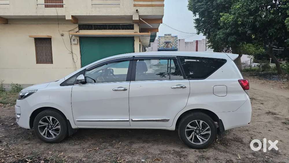 Toyota Innova Crysta 2024