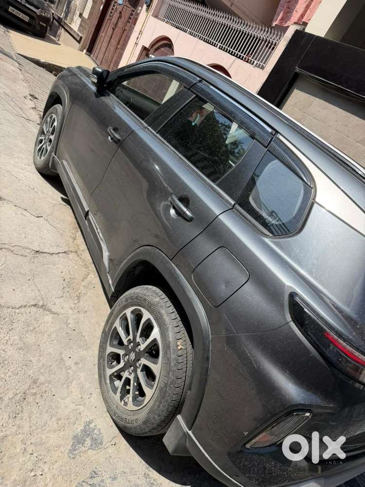 Maruti Suzuki Grand Vitara 2023 Petrol Well Maintained