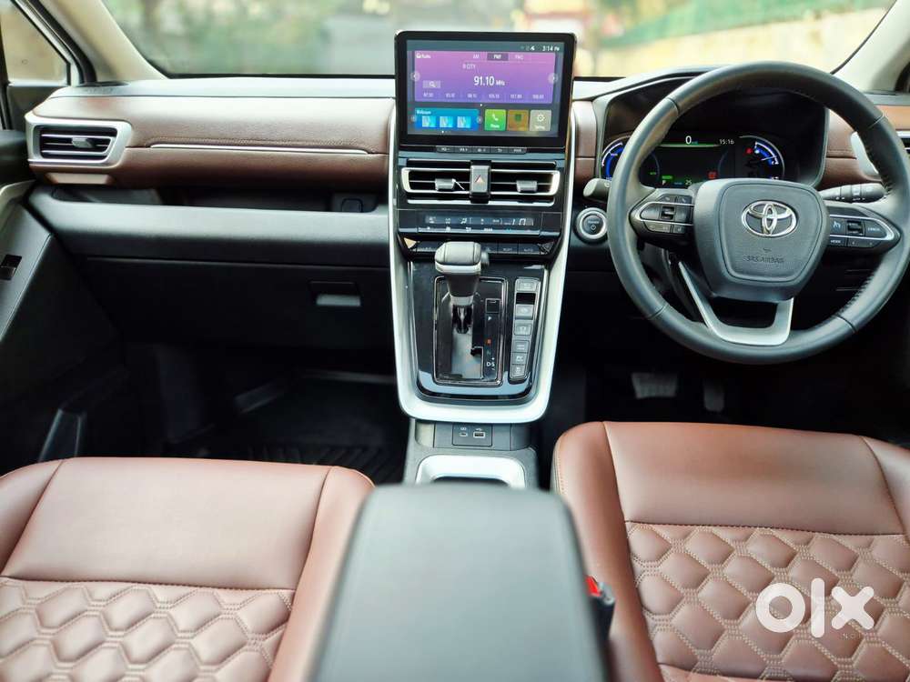 Toyota Innova Hycross 2.0 Vx (o) Hybrid 8 Str, 2025, Petrol