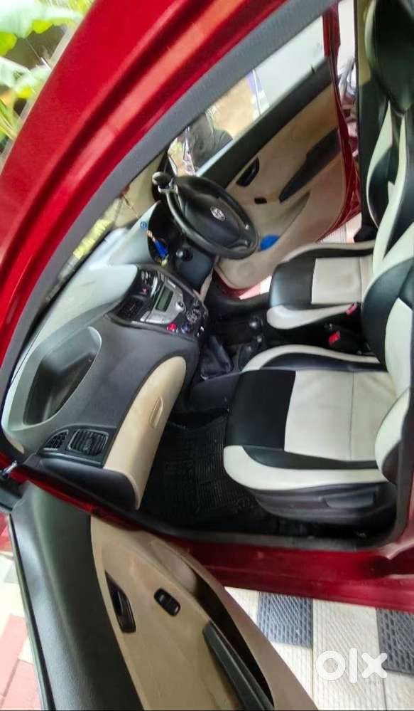 Hyundai Eon Magna Red