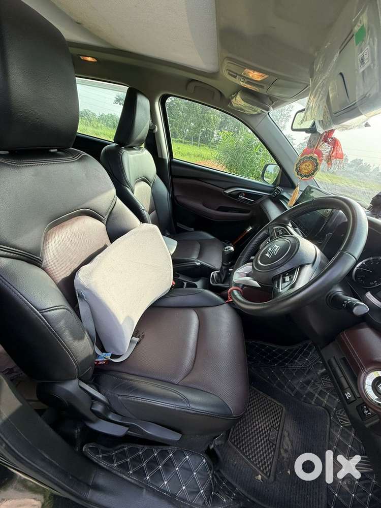 Grand Vitara Black  Panoramic Sunroof