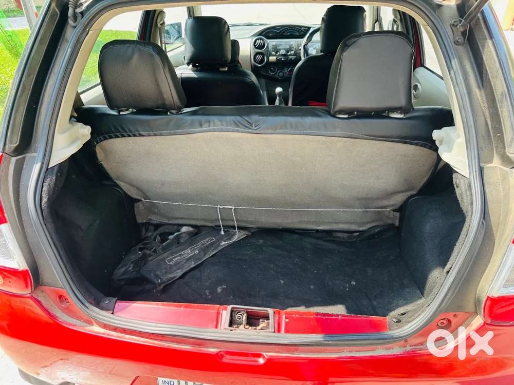 Toyota Etios Liva V Dual Tone, 2016, Petrol
