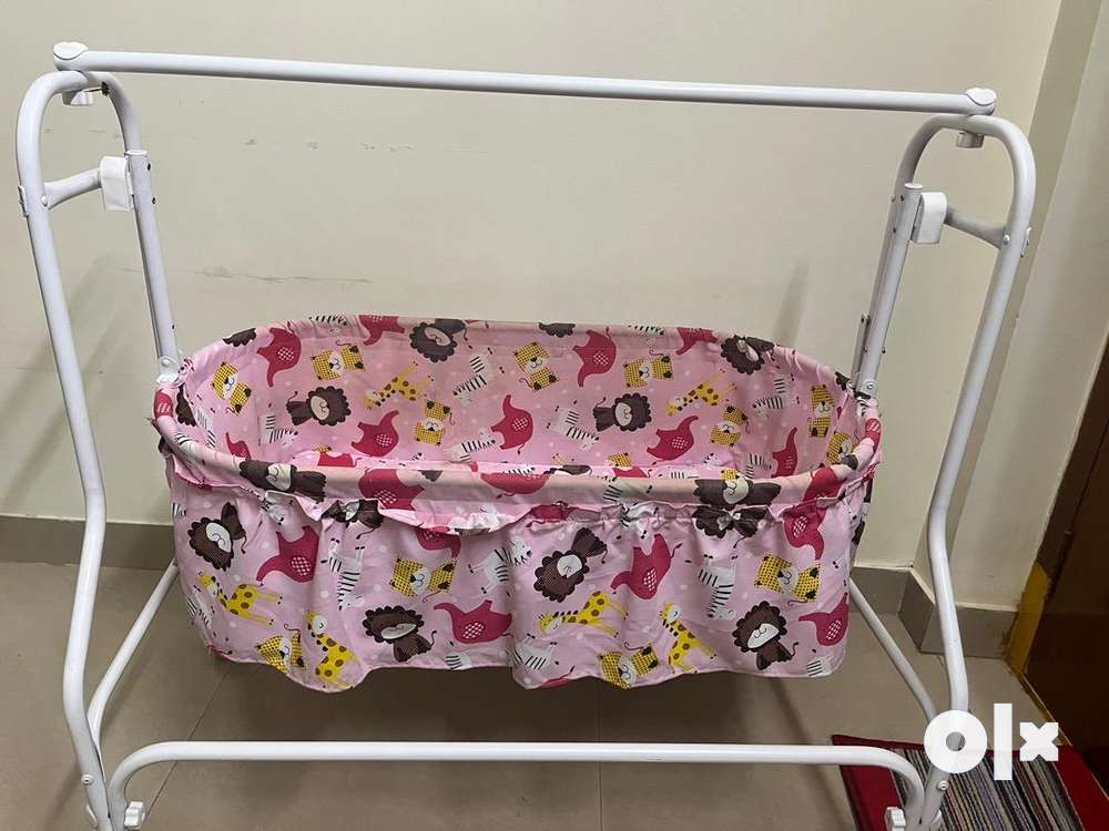 Baby cradle outlet olx