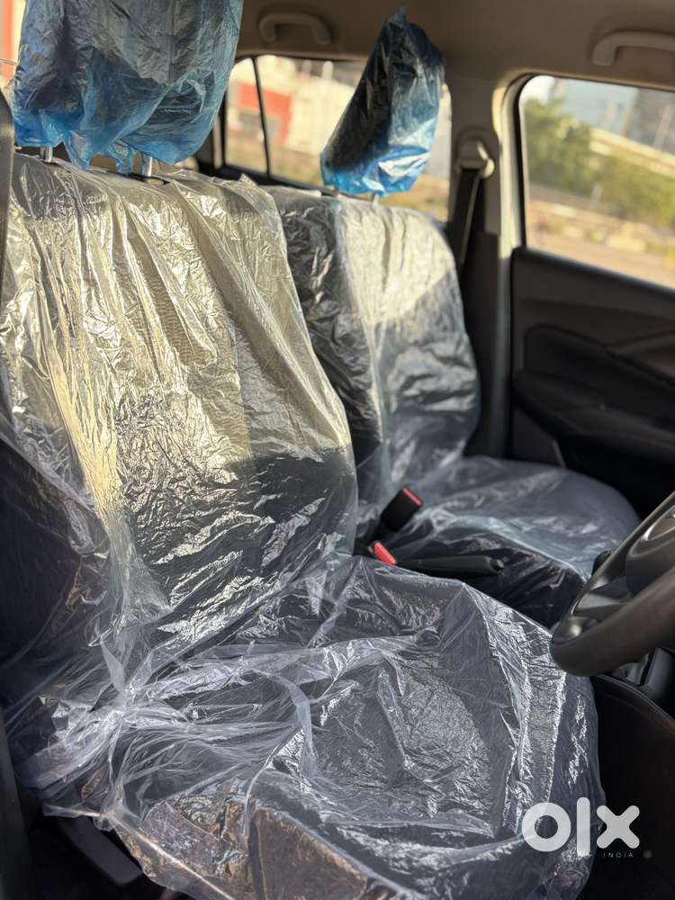 Maruti Suzuki Swift 1.2 Lxi (o), 2024, Petrol