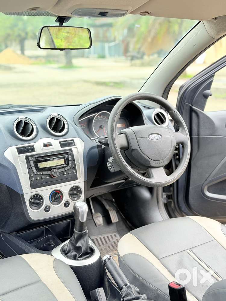 Ford Figo Petrol Titanium, 2014, Petrol
